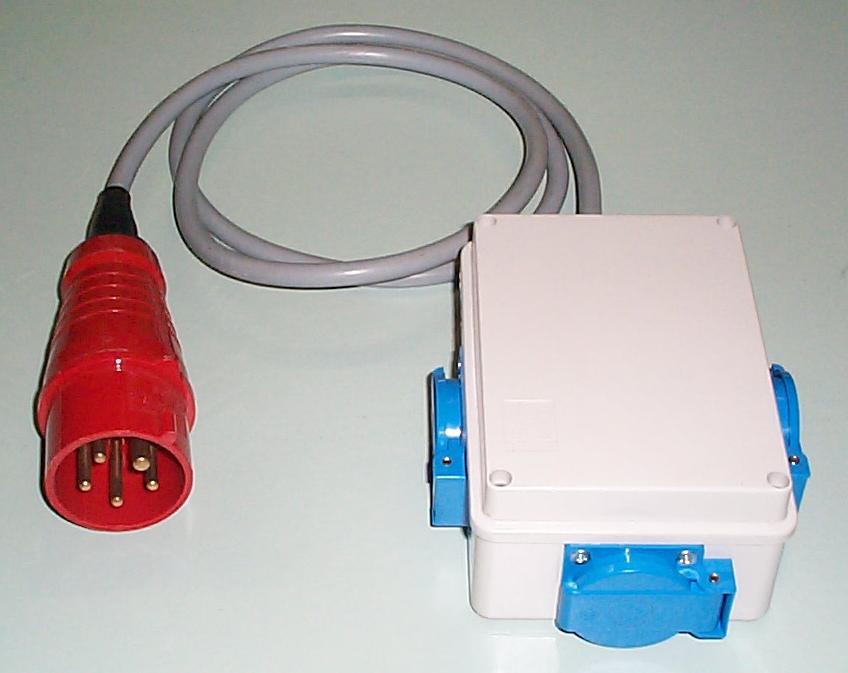 Verdeler 16A 5 polig naar 3 x 220V