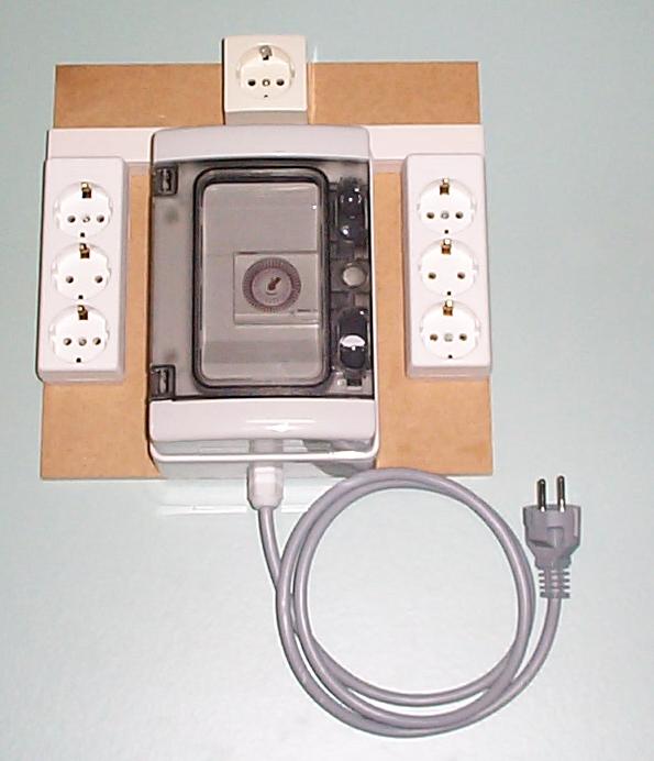 Klokkast 6 voudig met kachelcontact